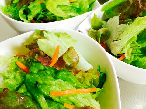 シャキッと葉物野菜！ちぎって簡単レタスサラダ！